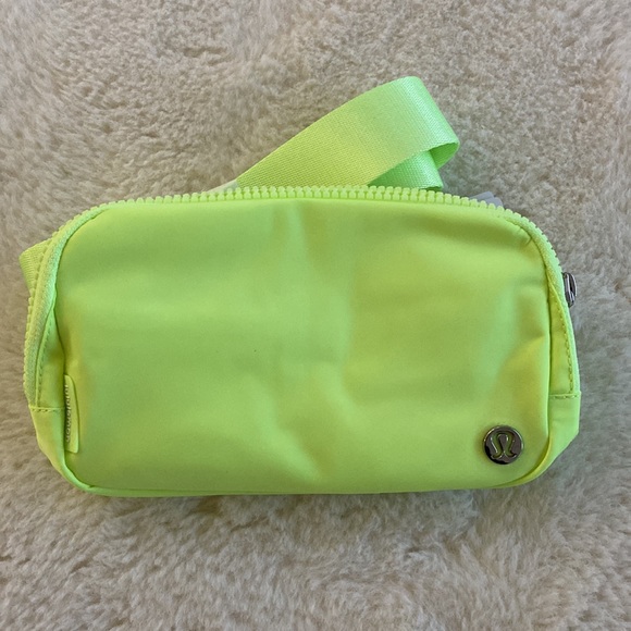 โค๏ธ Lululemon Faded Zap Extended Strap Everywhere Belt Bag NWT - Picture 2 of 8